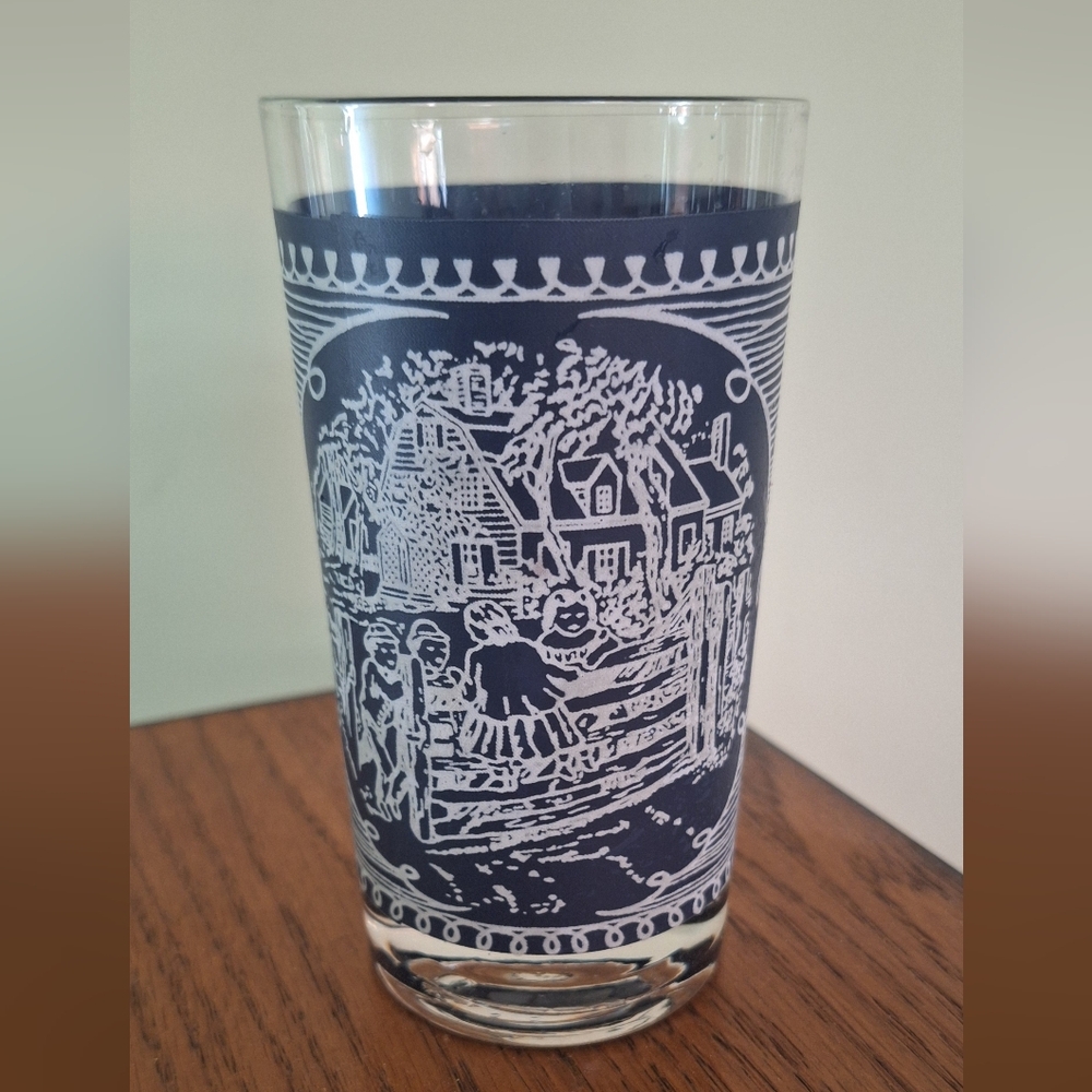 Currier & Ives Vintage "Old Farm Gate" Glass Tumbler by Royal Brand 8 oz. EUC